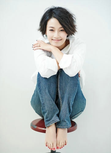 马伊琍曝全新秋冬写真 再露招牌甜笑