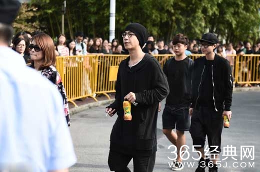 众星到达乔任梁追思会现场 陪伴最后一程