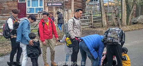 蔡国庆承认已婚加盟爸爸4 罕见晒出与儿子合影