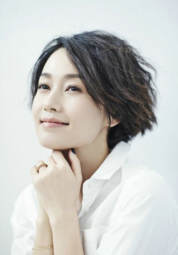 马伊琍曝全新秋冬写真 再露招牌甜笑