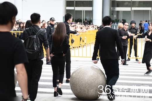 众星到达乔任梁追思会现场 陪伴最后一程