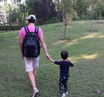 蔡国庆承认已婚加盟爸爸4 罕见晒出与儿子合影