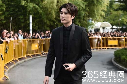 众星到达乔任梁追思会现场 陪伴最后一程