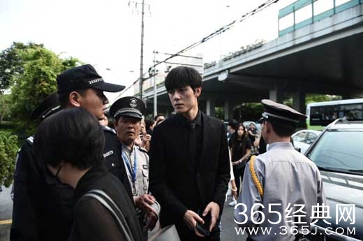 众星到达乔任梁追思会现场 陪伴最后一程