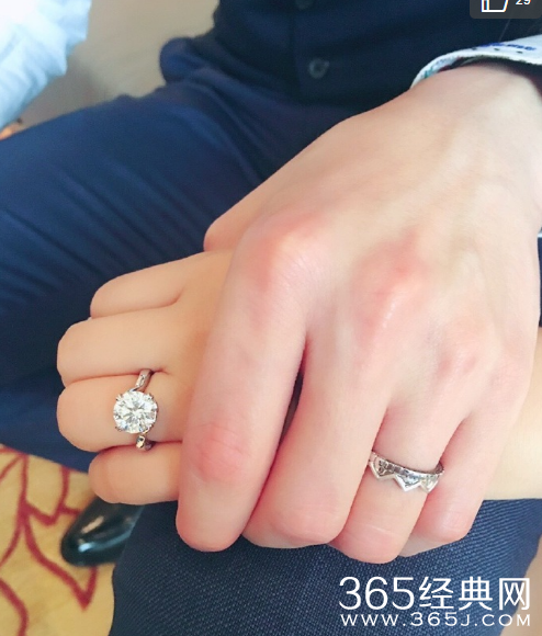 送狗粮！人妻福原爱与老公合影大方晒钻戒