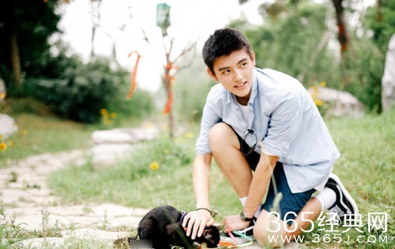 陈凯歌儿子视频曝光 面容清秀16岁就当导演助理