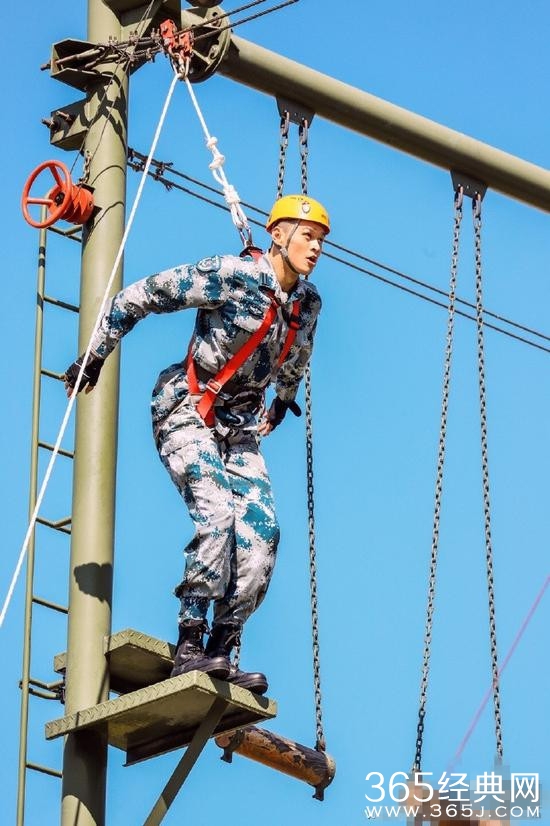 孙杨《真男》出关晒帅照 却被网友狂泼冷水…