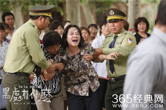 《黑处有什么》提档10月14日 少女深陷四伏危机