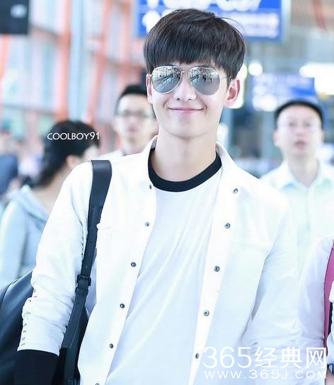 杨洋是在刻意模仿张翰？这照片你能认出是谁！