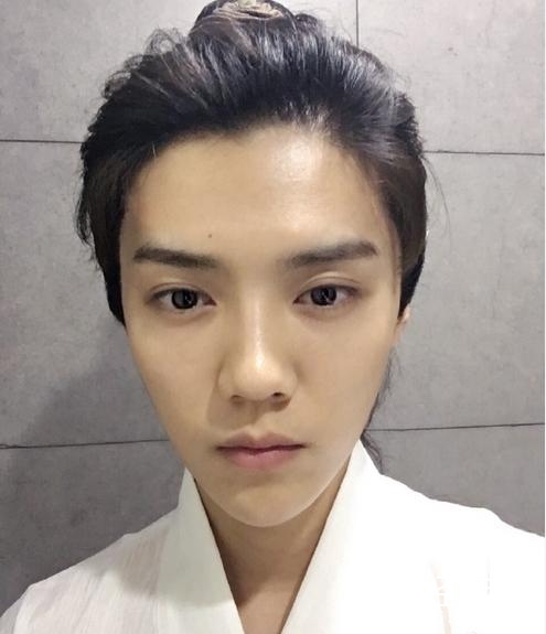 最不会自拍的明星,鹿晗马天宇赵丽颖唐嫣全上榜!