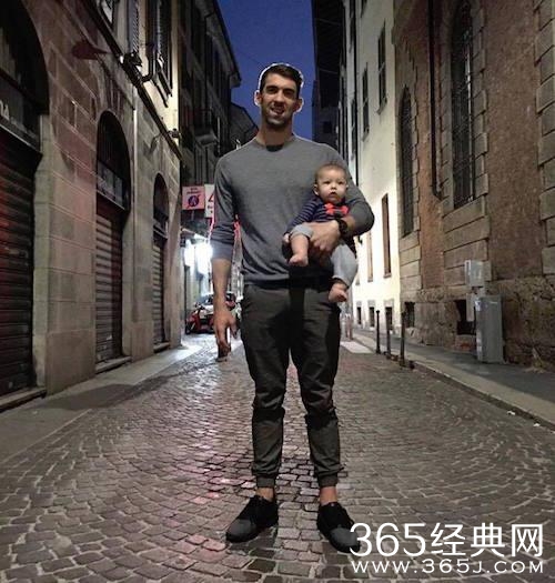 菲尔普斯变晒娃狂人，奶爸形象呼之欲出