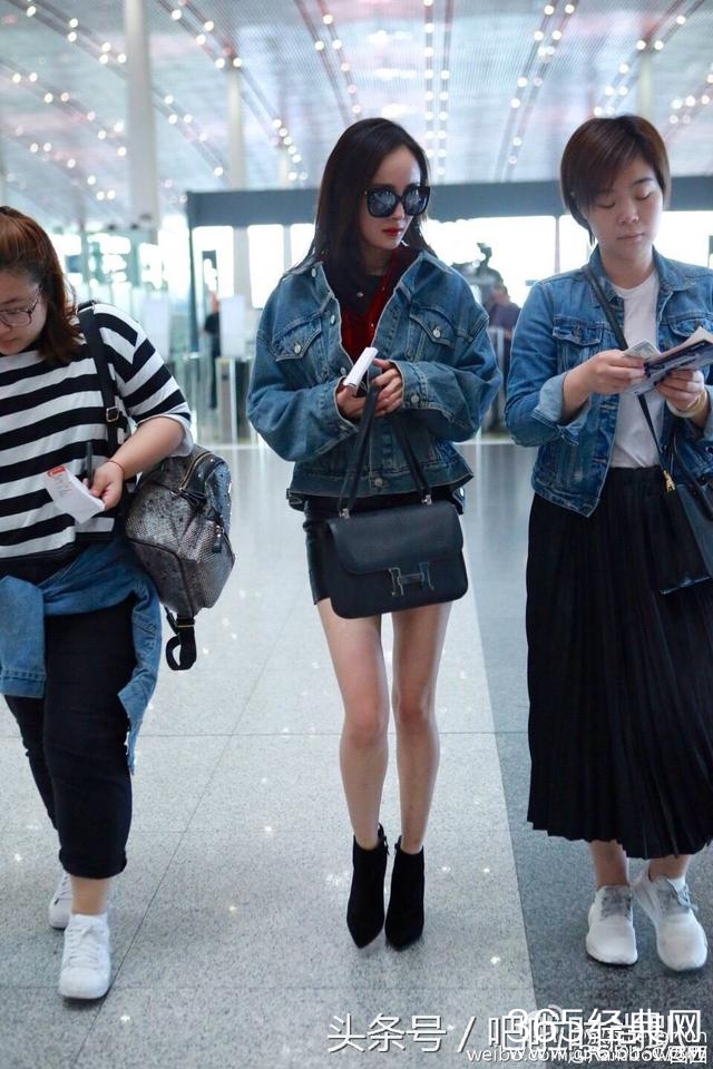 同是一线小花旦，杨幂万豪包天天换，赵丽颖却只在打折村买买买