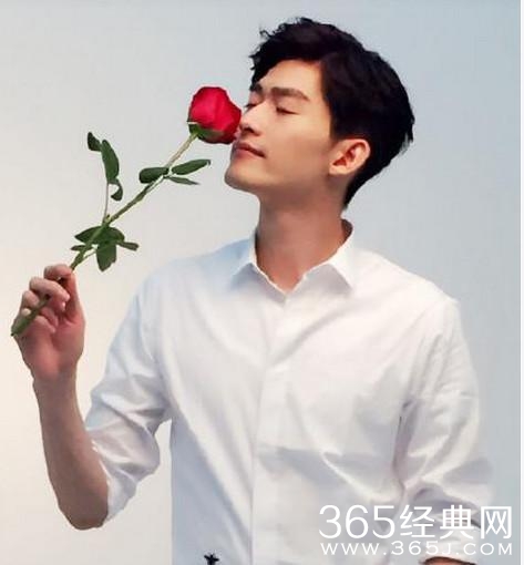 杨洋是在刻意模仿张翰？这照片你能认出是谁！