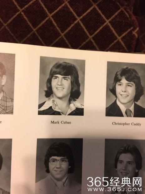 美国网友晒库班高中照片：长发摇滚风