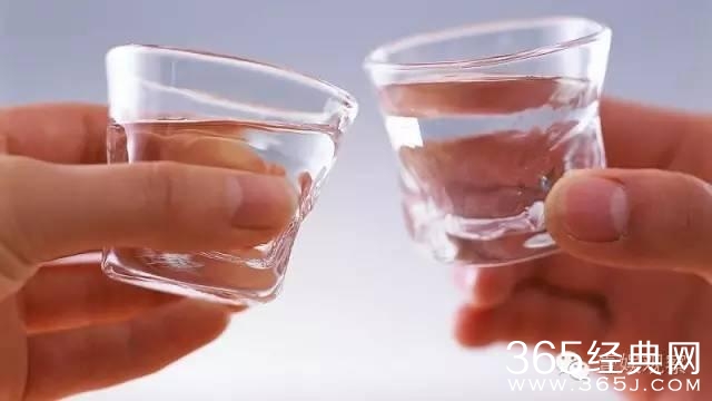 为什么你还坐在影厅里等片尾彩蛋,保洁阿姨就进场打扫卫生了?