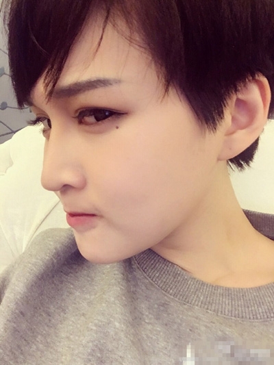 赵本山女儿晒健身照 短发清爽欲练马甲线