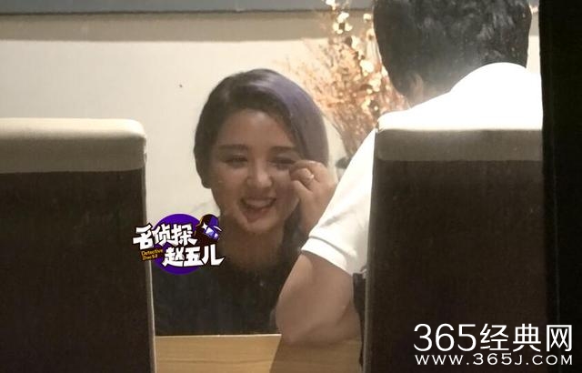 何洁浓妆艳抹半夜会友 非主流辣妈把娃丢在家