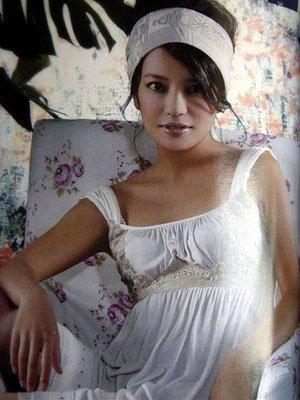 女星的那些家居照 性感我服范冰冰 火辣我服李小璐