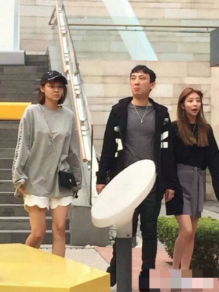 王思聪携俩美女出街 三人同游未引女友吃醋