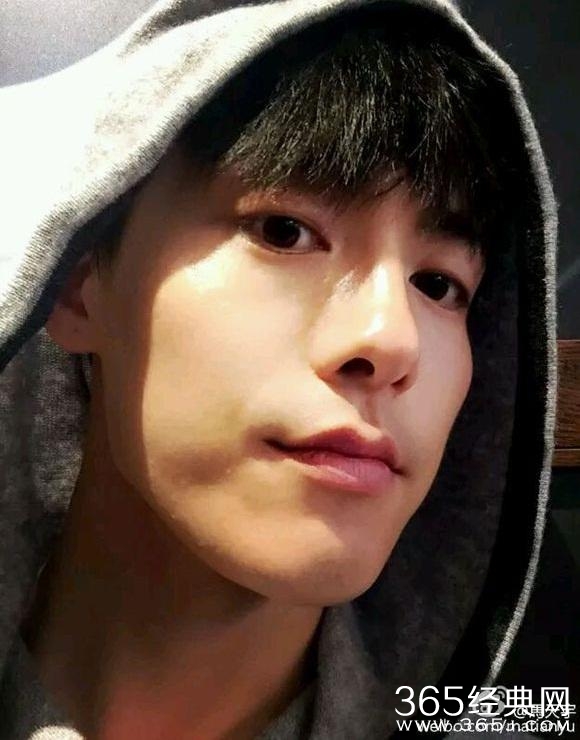 最不会自拍的明星,鹿晗马天宇赵丽颖唐嫣全上榜!