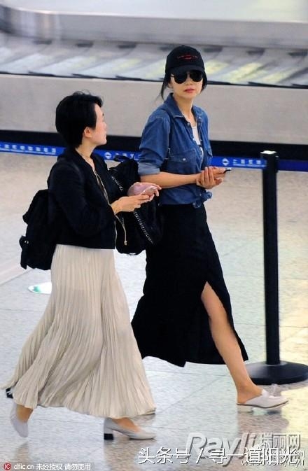 “机场女神”：郑爽随意，杨幂街拍范，最后一个被骂的好惨