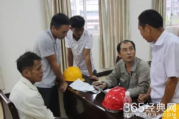 防城港中院组织扶贫点富余劳动力转移就业