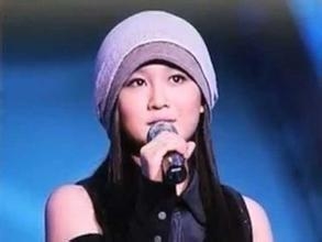 赵本山女儿晒健身照秀性感，却被网友吐槽事业线