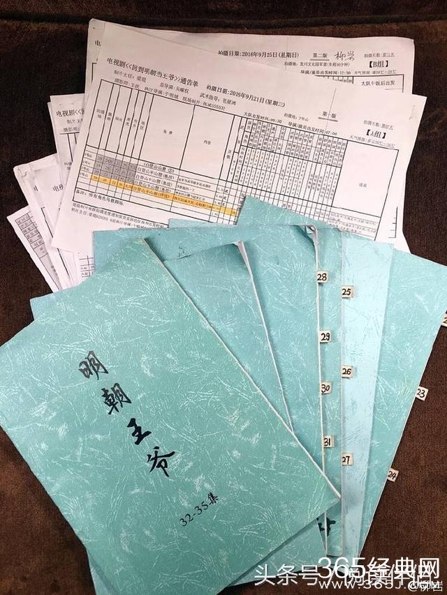 柳岩的包被倒个底朝天 里面竟有这个