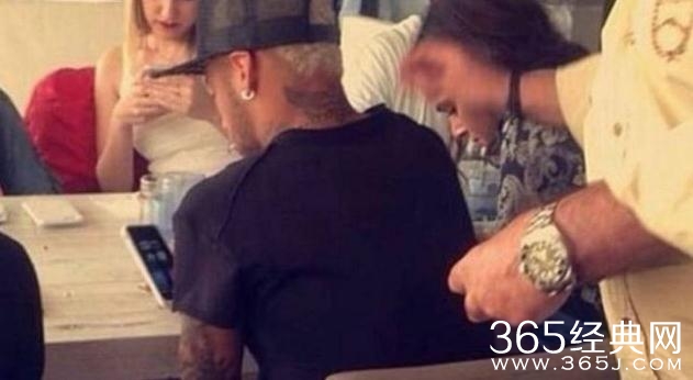 内马尔布鲁娜同框，要复合了吗？