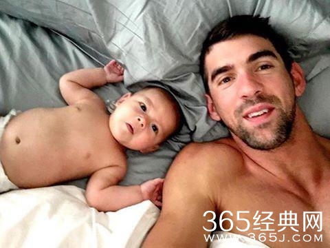 菲尔普斯变晒娃狂人，奶爸形象呼之欲出