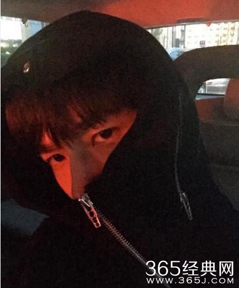 杨洋是在刻意模仿张翰？这照片你能认出是谁！