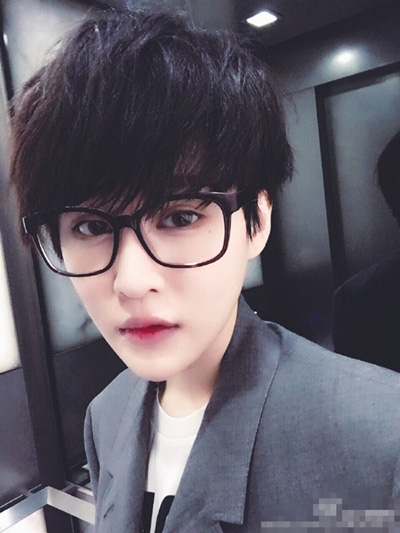 赵本山女儿晒健身照 短发清爽欲练马甲线