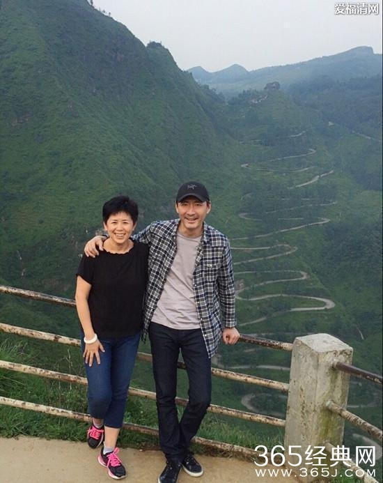 凭借元芳出名  在妻子患癌症时离婚  和富婆在一起逍遥