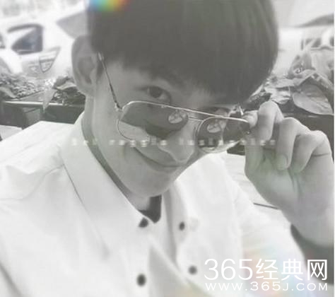 杨洋是在刻意模仿张翰？这照片你能认出是谁！