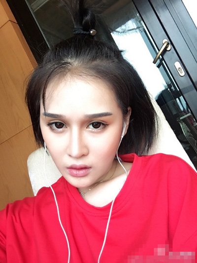 赵本山女儿晒健身照 短发清爽欲练马甲线