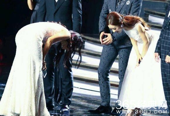 郑爽被称“90度少女”，杨幂、赵丽颖也不甘示弱