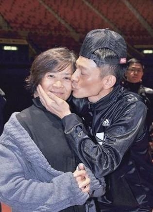 范冰冰有干爹，但你知道谢霆锋、刘德华的干妈是谁吗？