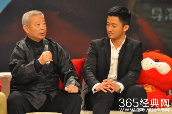 郭德纲亲自出马应付徒弟曹云金的不敬；他们却是徒弟先帮忙教训