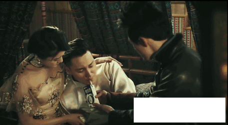 现在广告里插影视剧都插得好专业