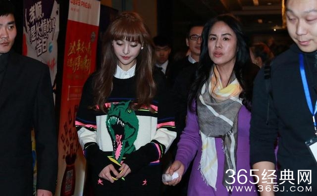 郑爽爸爸妈妈颜值都逆天，郑爽却是家里最丑的？