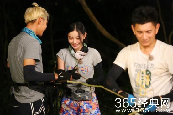 各家小花都去蹭时装周了，唯独她一人受邀欧洲杯？