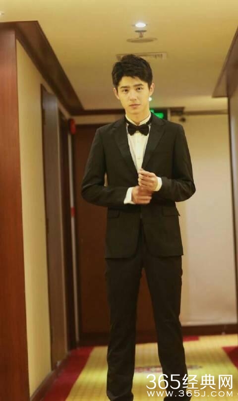 撞衫不可怕谁丑谁尴尬，杨洋和刘昊然撞翻了，网友：个高的好看