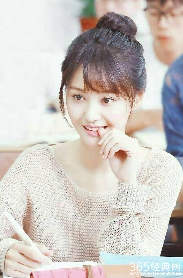 无刘海丸子头是检验女神的标准！杨幂赵丽颖郑爽你投谁