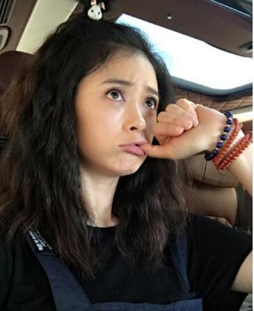 原来这么多明星爱咬手指，李易峰、杨洋、郑爽还有他们