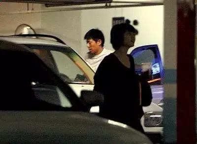 她四次插足别人感情被骂绿茶婊，如今洗白成女神，娱乐圈假白莲花