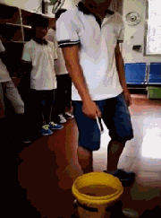 爆笑gif：看到这样的走上前去踹一脚可以吗？