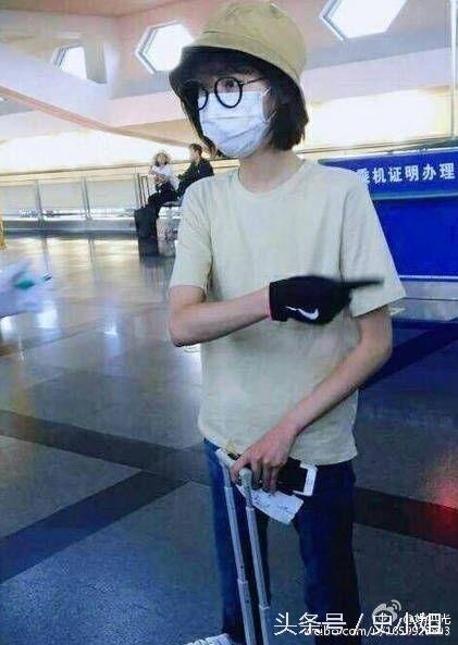 没有胸却依然很火的女星，我只服她！