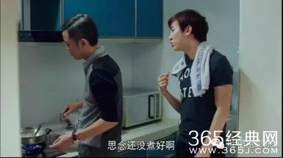 现在广告里插影视剧都插得好专业