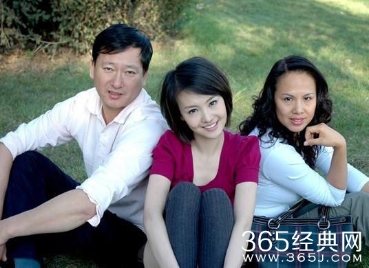 郑爽爸爸妈妈颜值都逆天，郑爽却是家里最丑的？