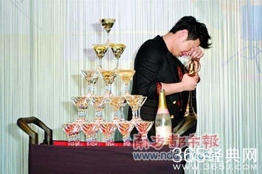 今天的李易峰和当年的潘玮柏神相似，但愿李易峰不是第二个潘玮柏